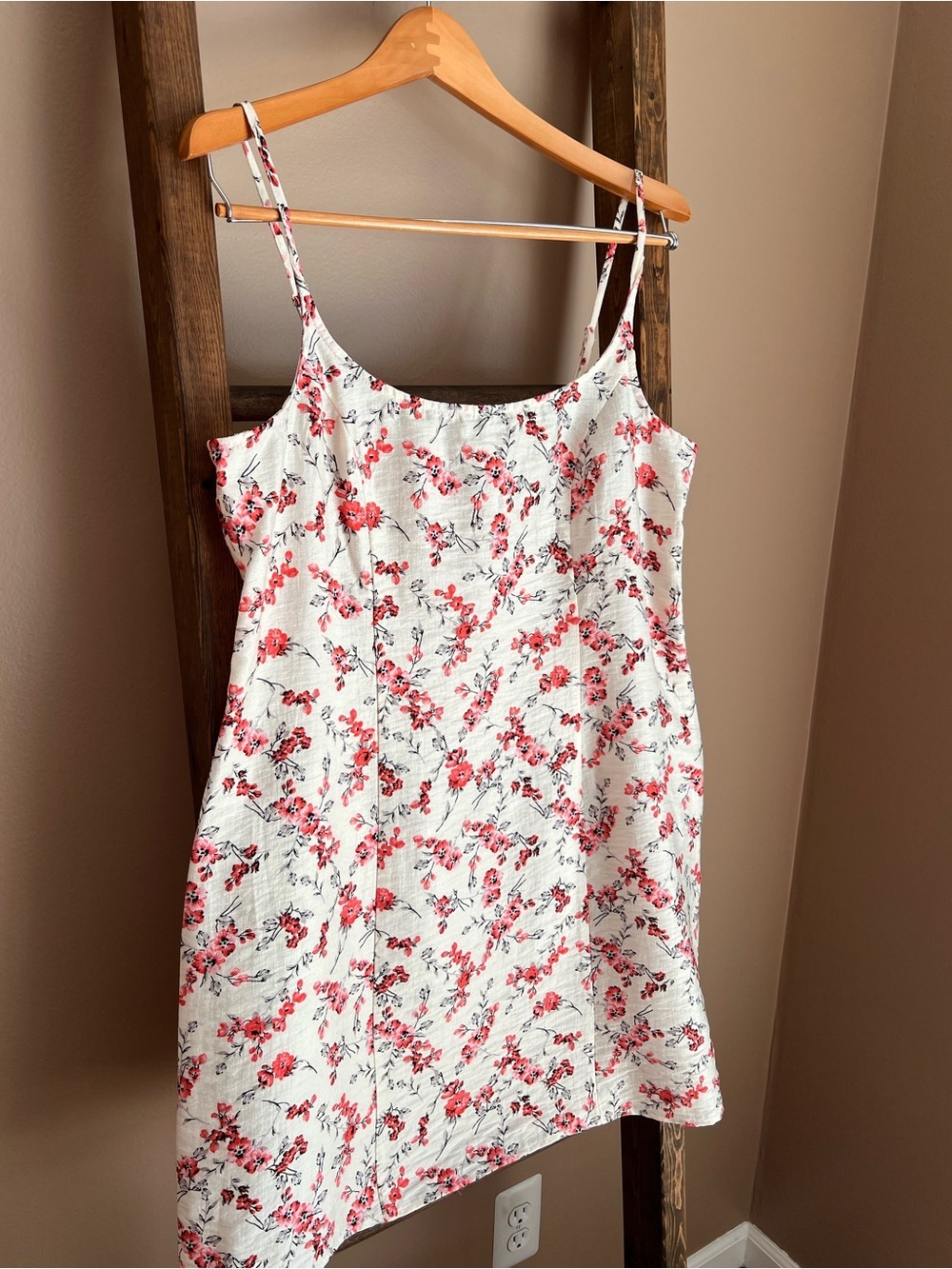 a new day White Floral Spaghetti-Strap Cami with Pink-Red Blooms